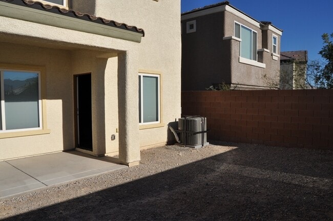 Building Photo - Fabulous 3 bedroom home in gated community!