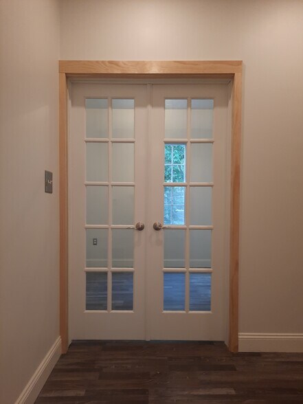 Building Photo - 247 Main St