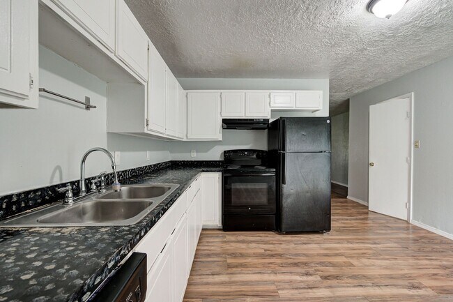 Building Photo - Fantastic 2 Bed/ 1.5 Bath Located in Norman