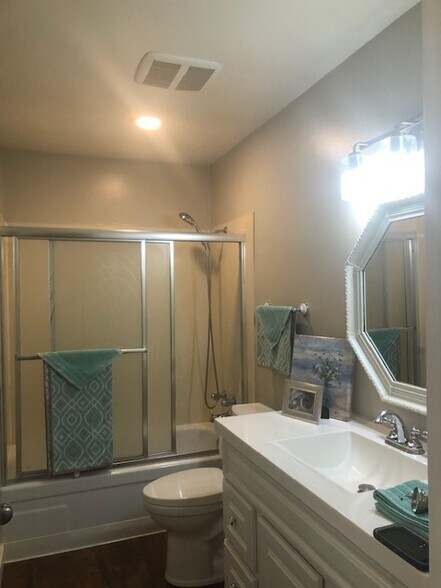 Newly remodeled - 3456 Redwood Ct