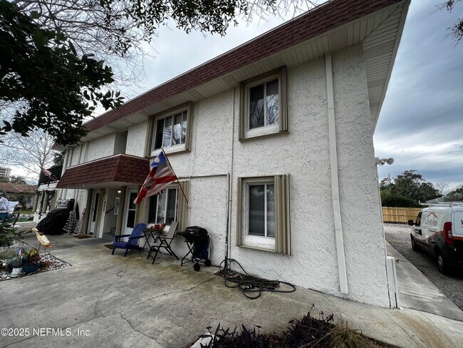 Building Photo - 4 8th Ave S