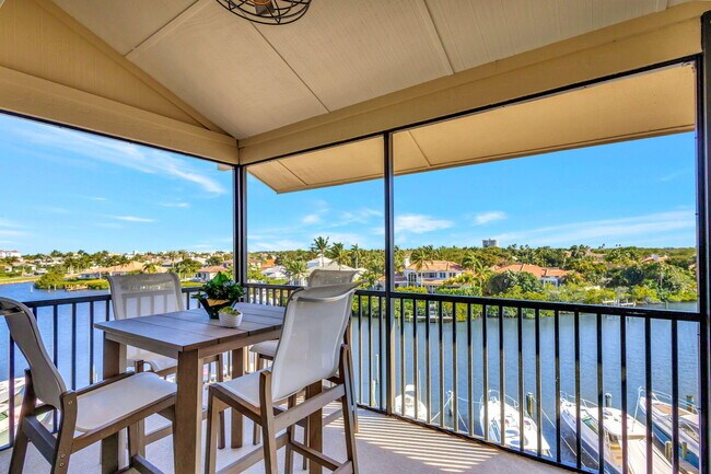 Building Photo - 16910 W Bay Dr