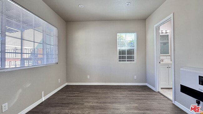 Building Photo - 6117 1/2 S Victoria Ave