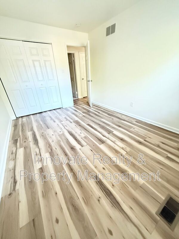 Building Photo - 304 Brookwood Dr