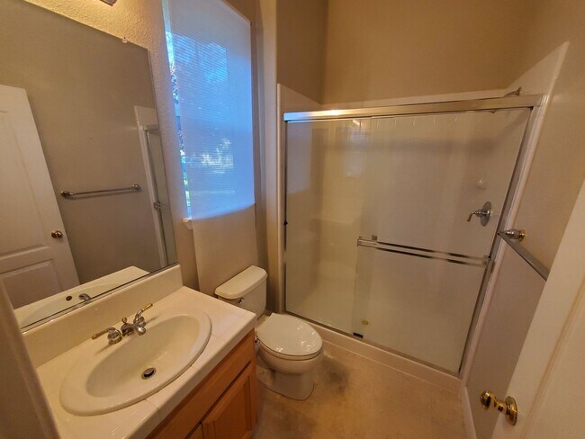 Building Photo - STUNNING SPACIOUS 5 BEDROOM HOME IN CONCOR...