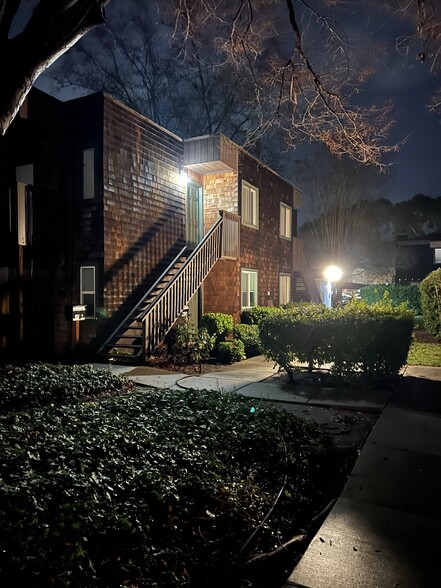 Night Lights: Stairs - 1177 Honey Trl