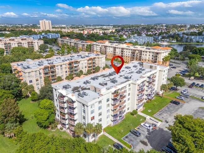 Building Photo - 9310 Fontainebleau Blvd