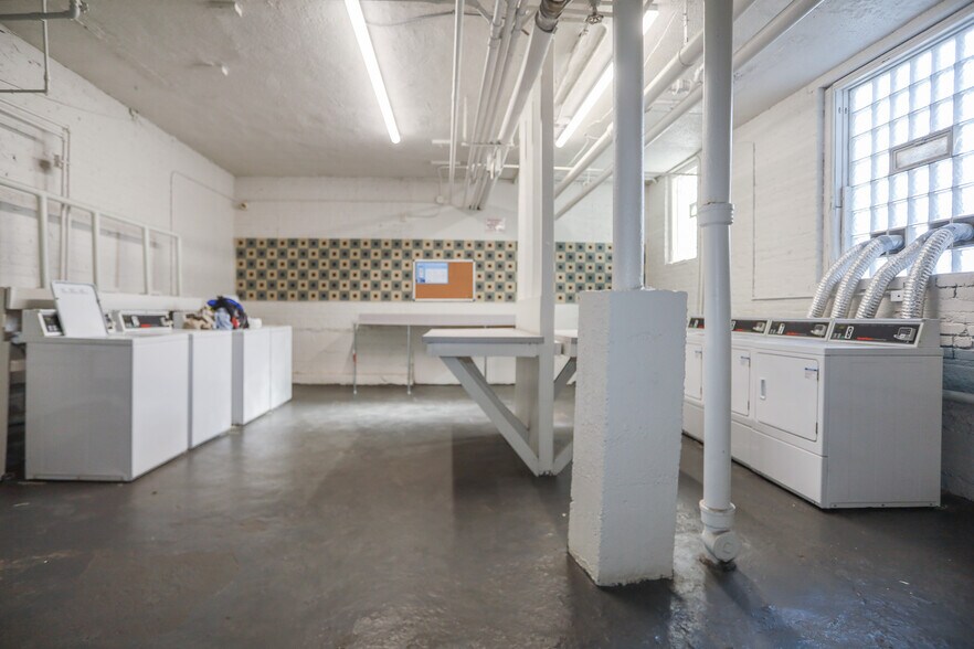 Building Photo - 5410 S Harper Ave