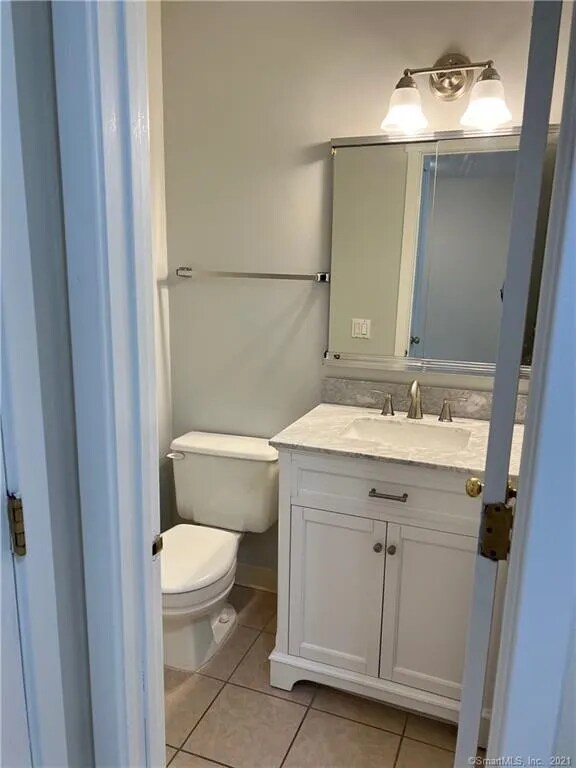 Building Photo - 71 Aiken St