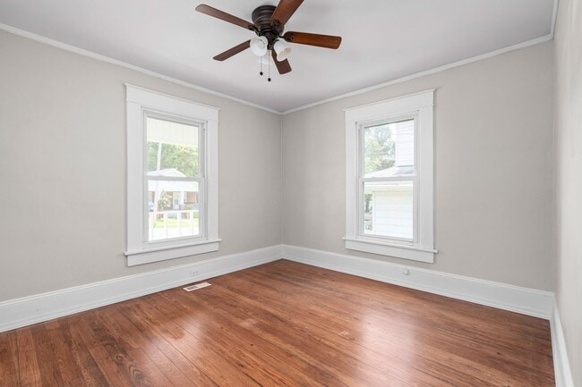 Building Photo - Cozy 3-Bedroom Home with Classic Charm in ...