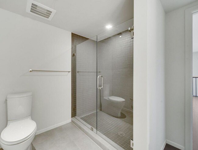 Building Photo - 1500 Bay Rd