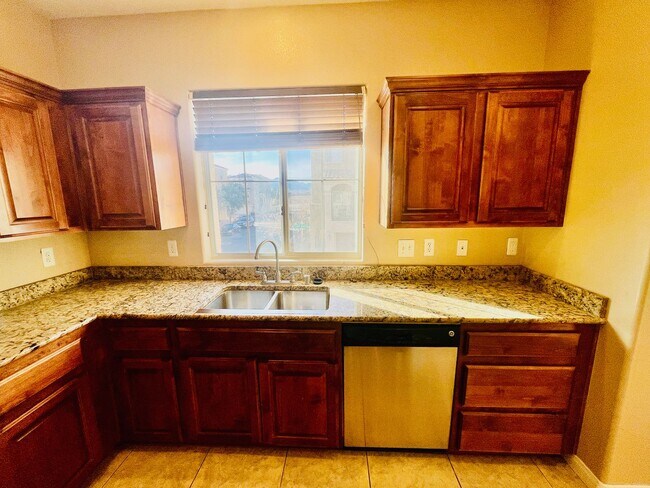 Building Photo - Open Design Plan 3 Bd + Office, 3 bth, New Floors, New paint!