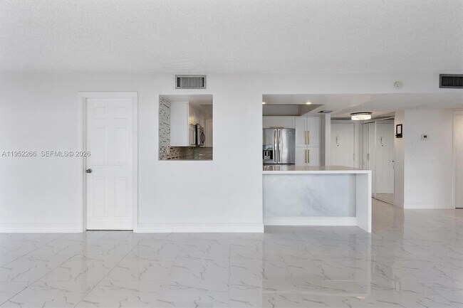 Building Photo - 600 Parkview Dr