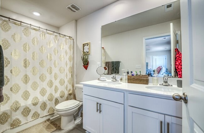 Building Photo - 8 Chambers Garden Dr