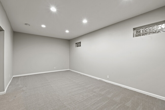 Building Photo - 7 Willwood Ct