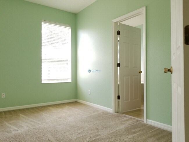 Building Photo - Spacious 3 Bed 2 Bath Home in Desirable Esprit Community - Saint Cloud