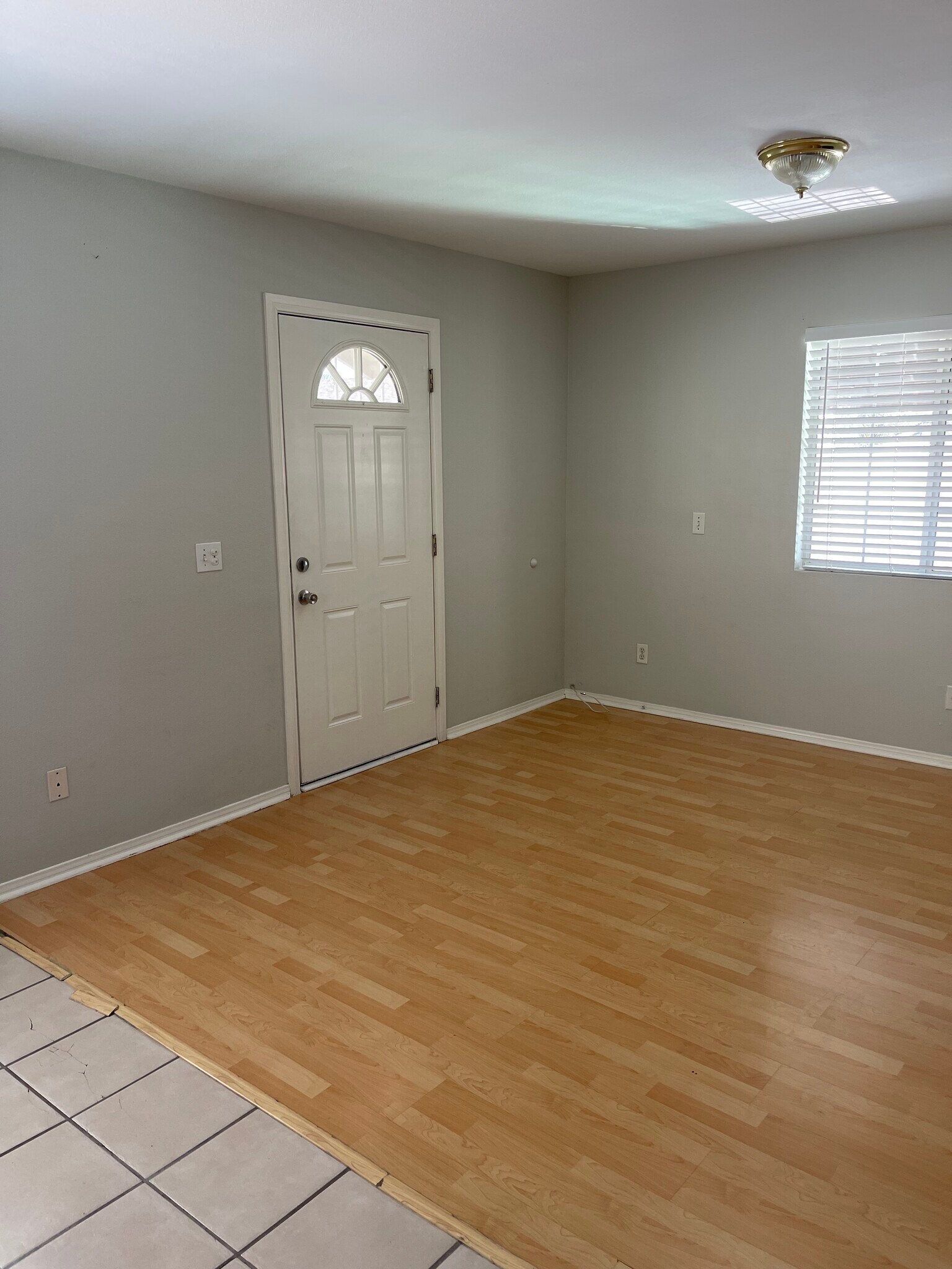 Building Photo - 1785 N Oxford Ave