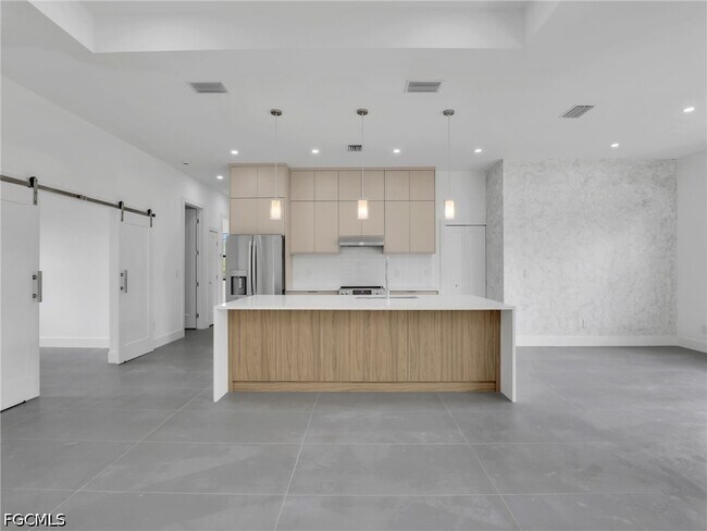 Building Photo - 12004 Newgate Ave