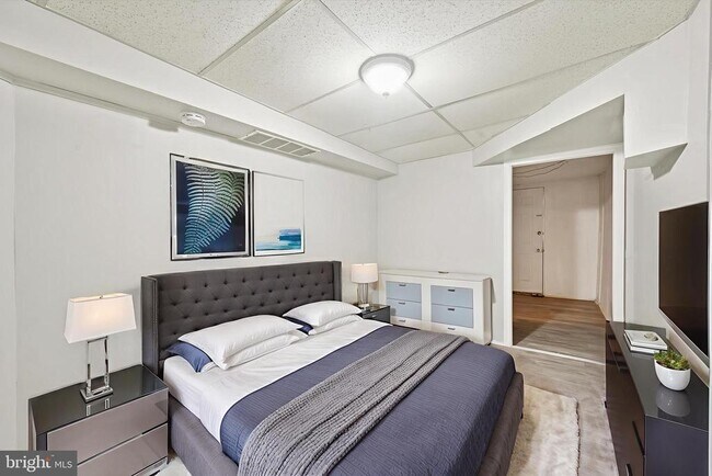 Building Photo - 6619 Guyer Ave