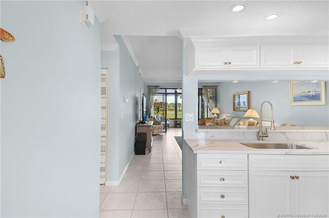 Building Photo - 6062 SE Landing Way