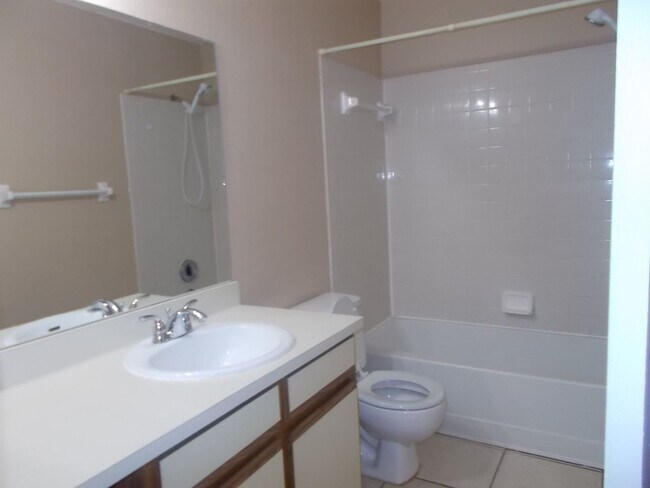 Building Photo - 1 Bed 1 Bath In Kissimmee