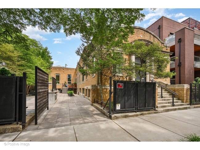 Building Photo - 1019 N Wolcott Ave