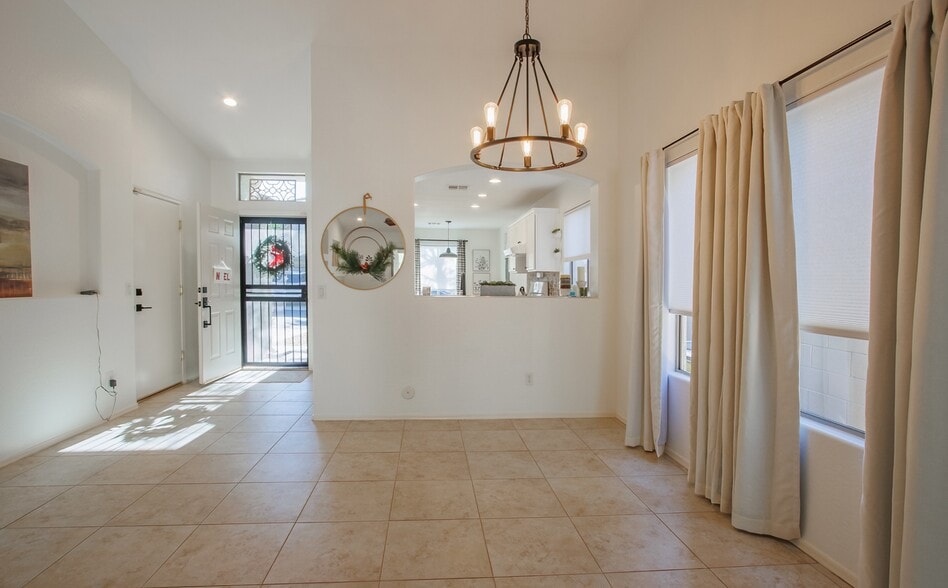 Dining area - 4746 E Woburn Ln