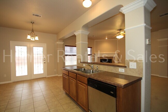 Building Photo - Bridgewood Beauty