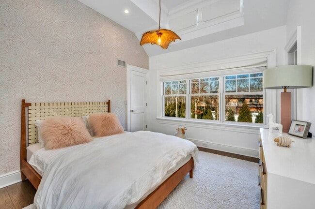 Building Photo - 21 Barn Ln