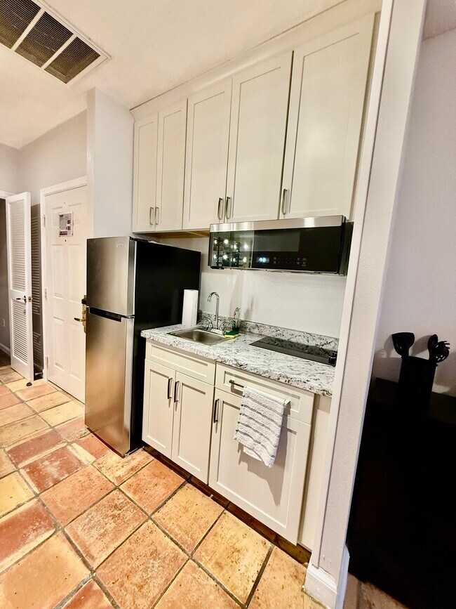 Building Photo - 200 59th St