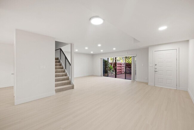 Building Photo - 3012 Willow Ln