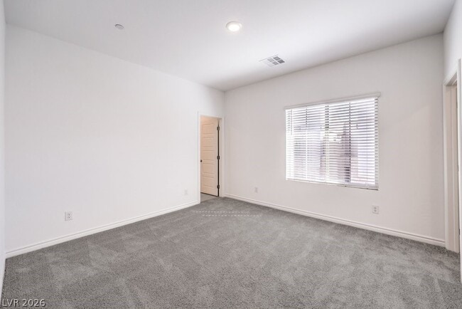 Building Photo - 600 N Carriage Hill Dr