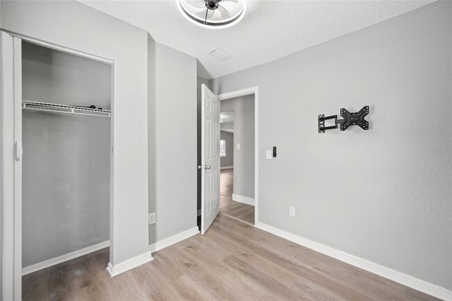 Building Photo - 605 S Disston Ave