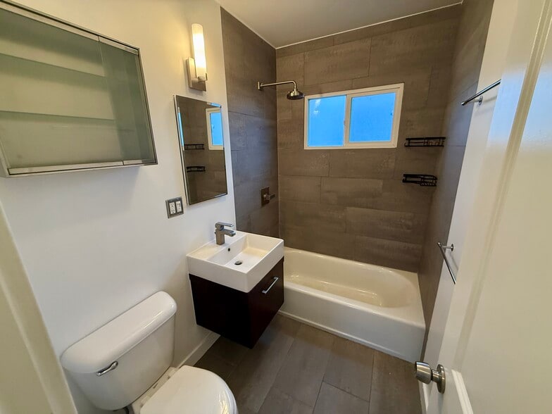 Building Photo - 610 Indiana Ave