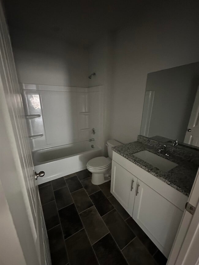 Building Photo - 485 Windemere Lp