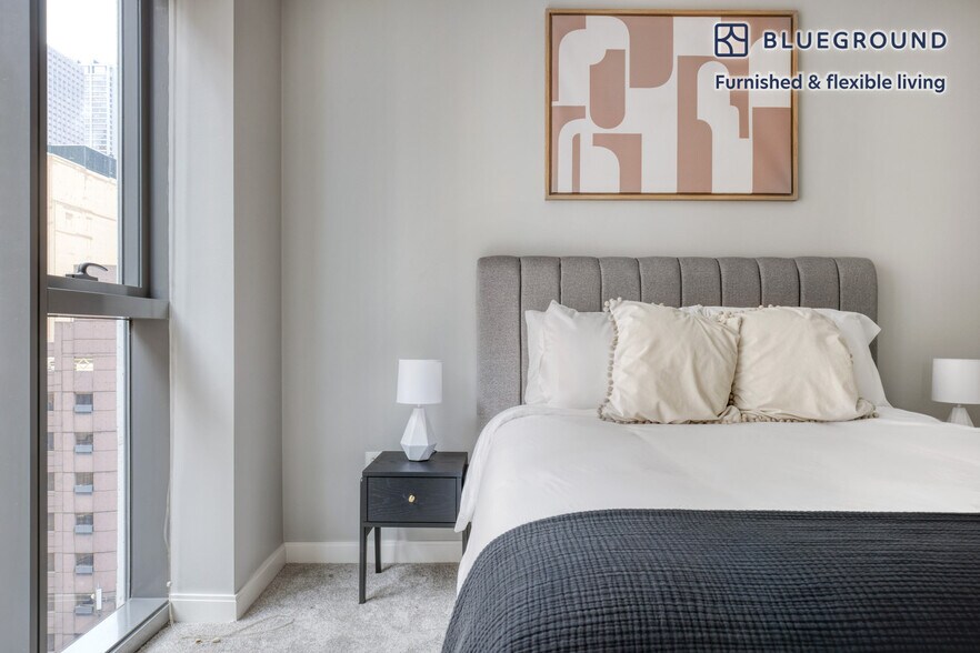 Building Photo - 210 N Wells St