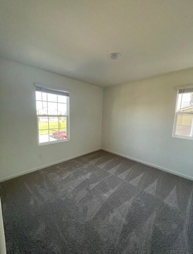 Building Photo - STUNNING 4-BEDROOM HOME IN FOLSOM RANCH W/...