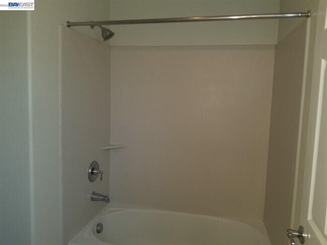 Building Photo - 199 N Alta Dena St