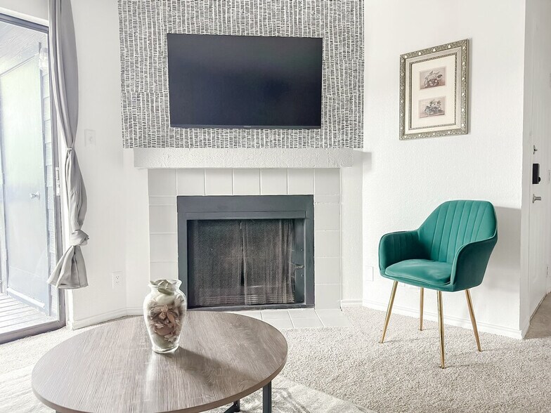 Building Photo - 1071 Clayton Ln