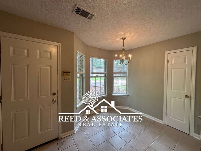 Building Photo - Charming Home Located on Large Corner Lot!