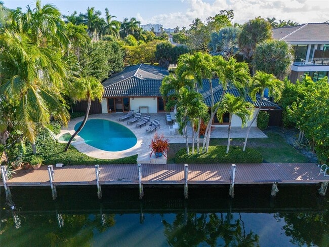 Primary Photo - 2425 Barcelona Dr