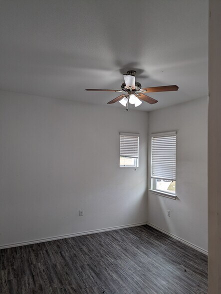 Building Photo - 801 Hallie Cv