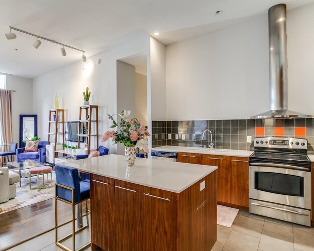 Building Photo - 2323 N Houston-180.2