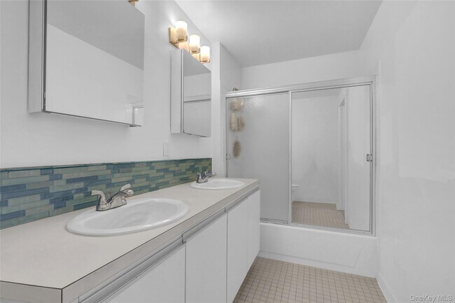 Building Photo - 100 W Broadway