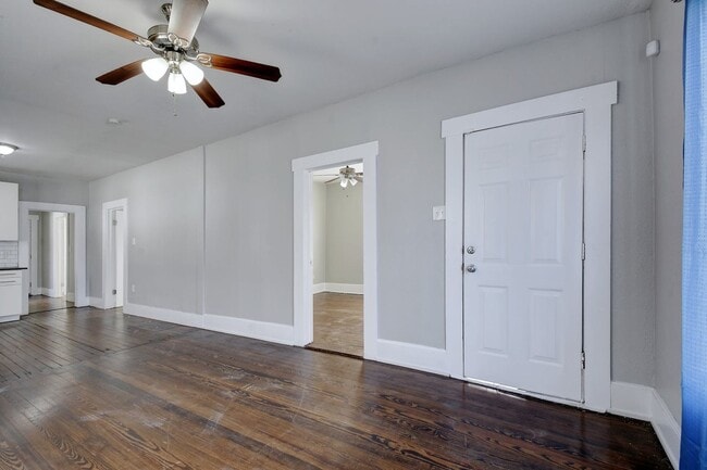 Building Photo - 1314 N Sabinas St