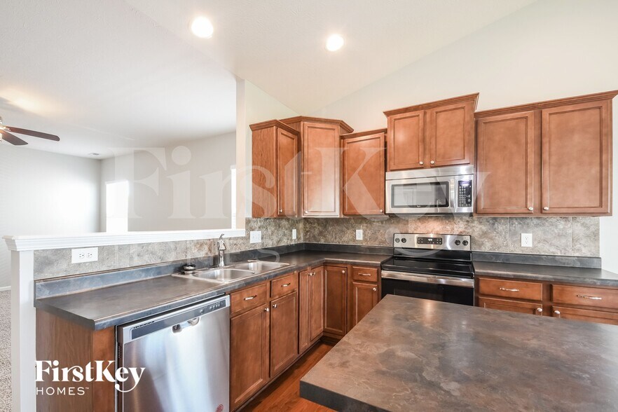 Building Photo - 5887 Aldridge Dr