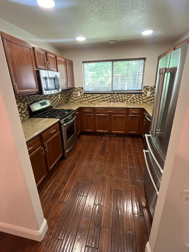Building Photo - 5260 Cornerstone Dr