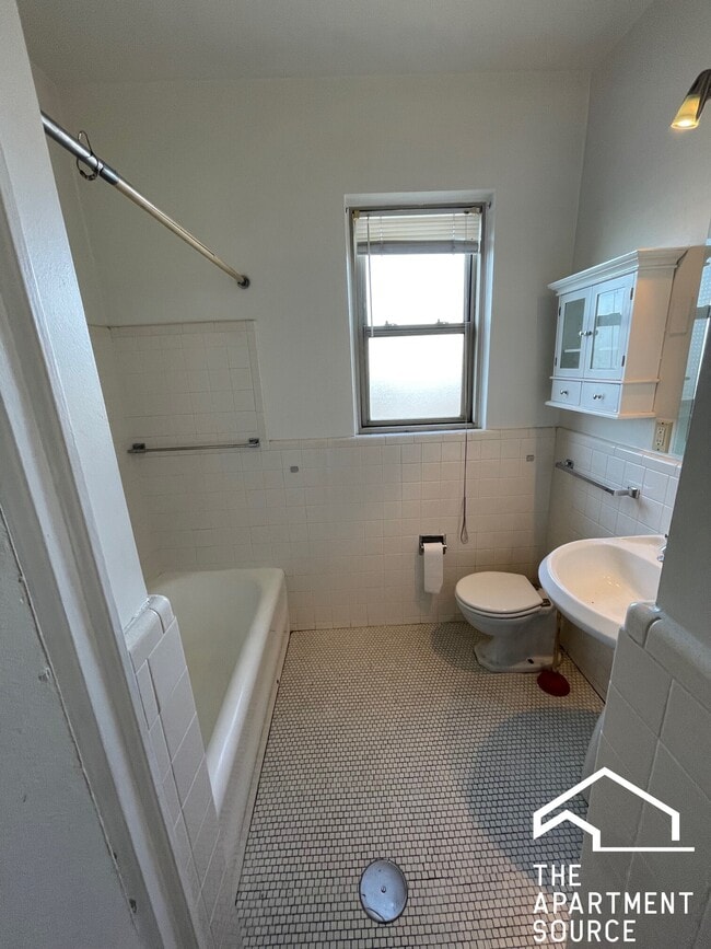 Building Photo - 5000 S Cornell Ave