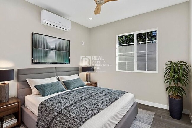 Building Photo - 940 E Anahurst Pl