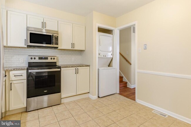 Building Photo - 305 American Way